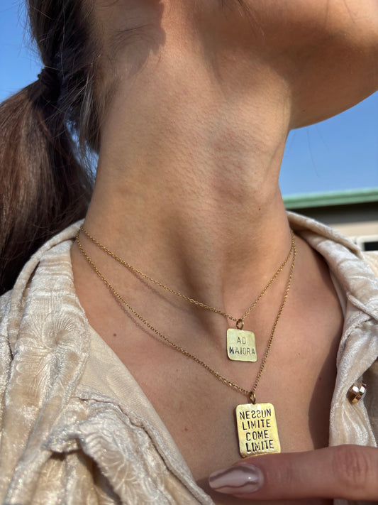 Collana targhetta “Ad maiora”