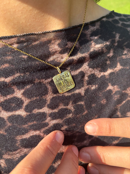 Collana targhetta “Amerai il finale”